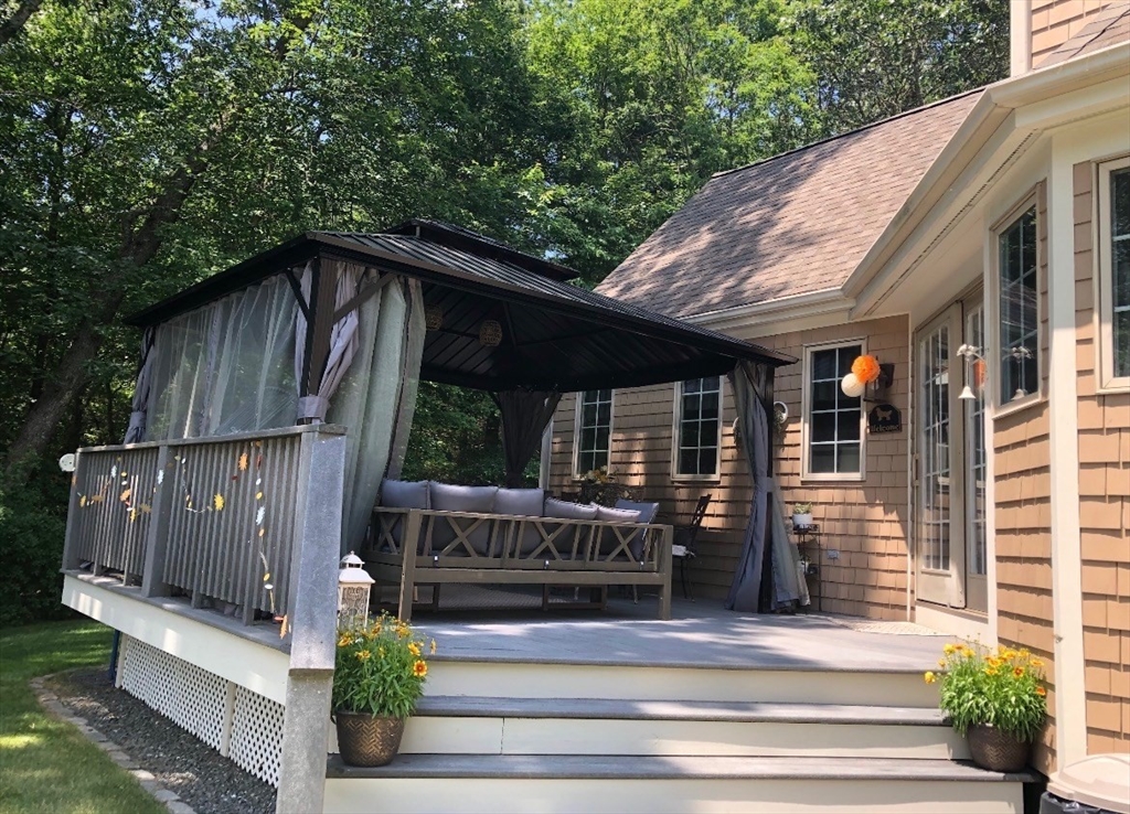42 Medeiros Ln