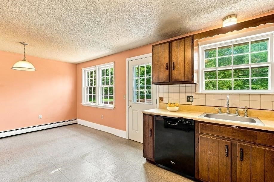 4 Picadilly St, Upton, MA, 4 Picadilly St, Upton, MA Photo #10
