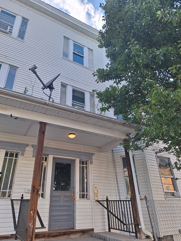 Click for 130 Shurtleff St #3, Chelsea, MA slideshow
