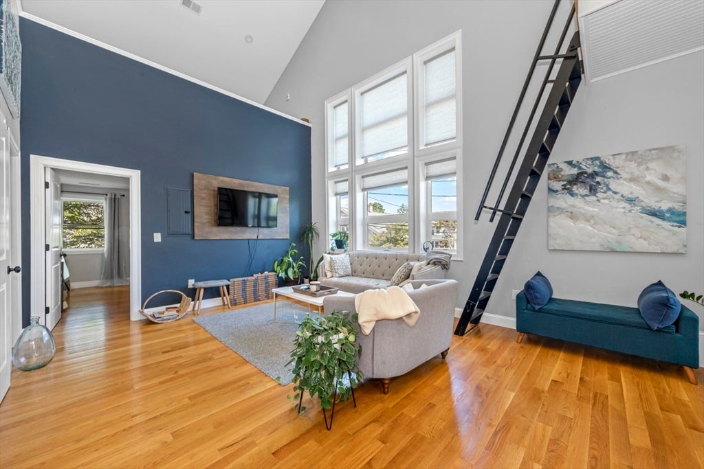 60 Hermon St 3