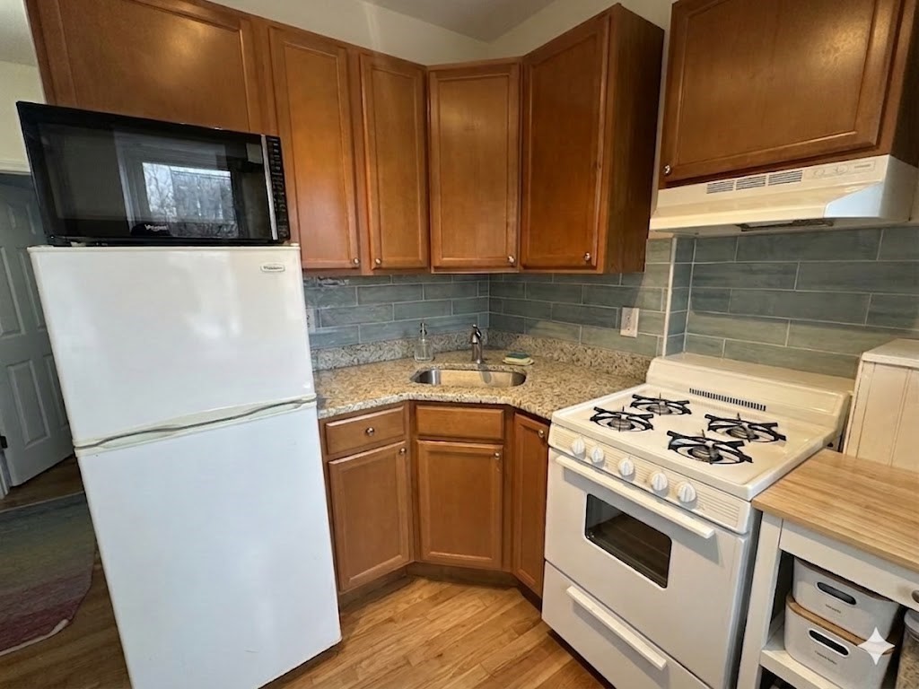 Click for 1056 Cambridge St #2F, Cambridge, MA slideshow