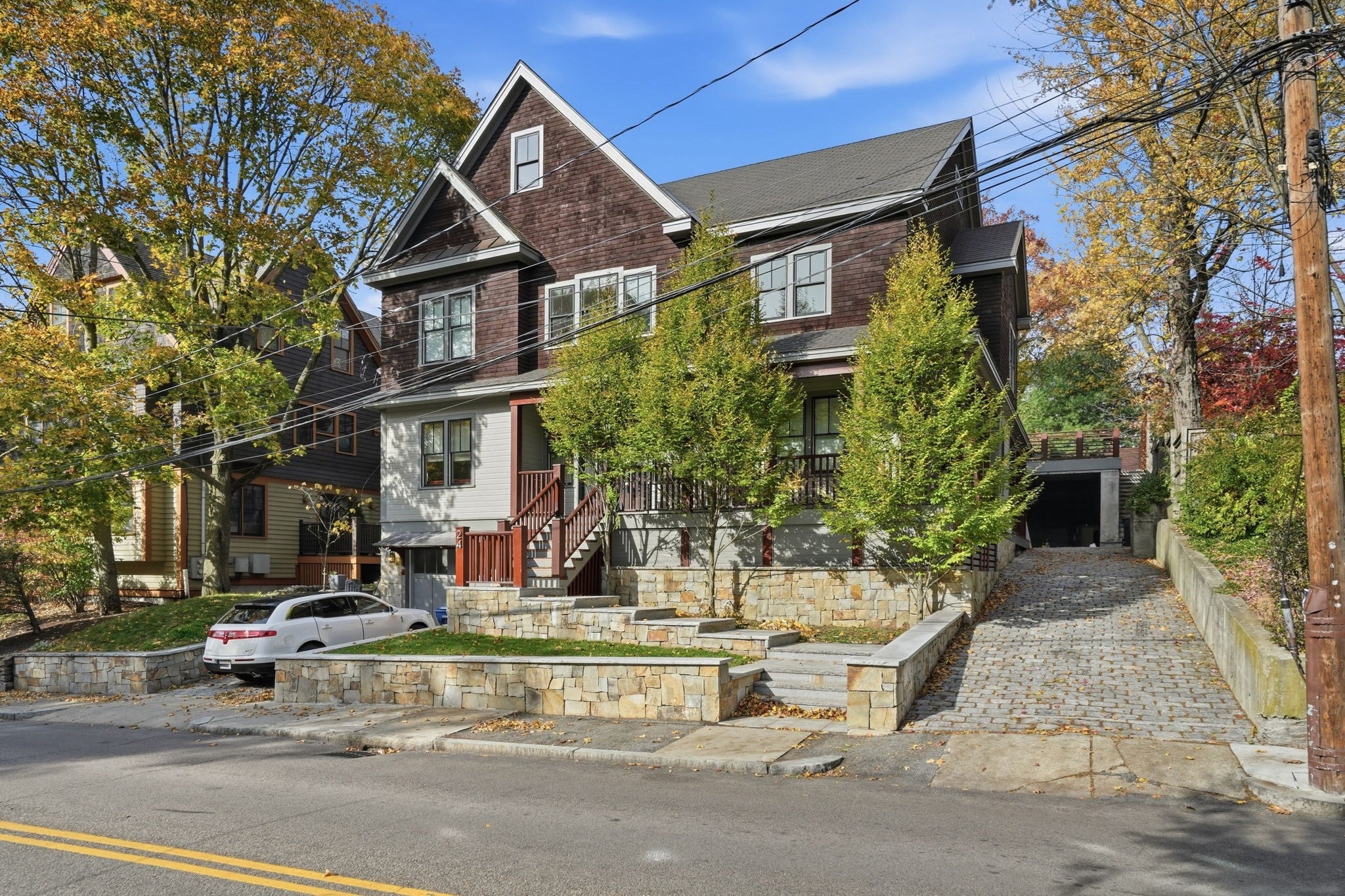 24 Sigourney St