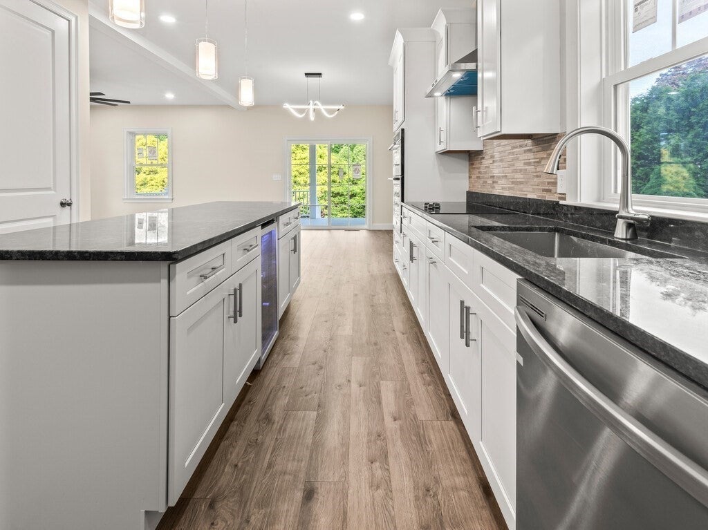 132 Barrington Rd, Longmeadow, MA Photo #9