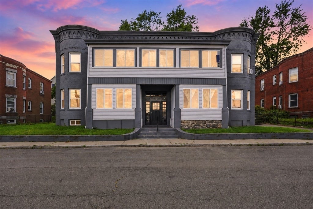 Photo of 3 Park View Ter, Holyoke, MA