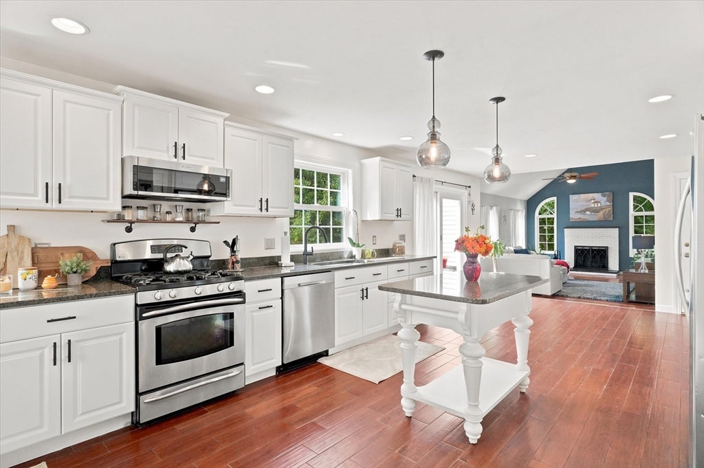 33 Fairway Dr, Woburn, MA, 33 Fairway Dr, Woburn, MA Photo #7