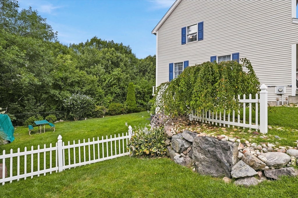 33 Fairway Dr, Woburn, MA, 33 Fairway Dr, Woburn, MA Photo #32