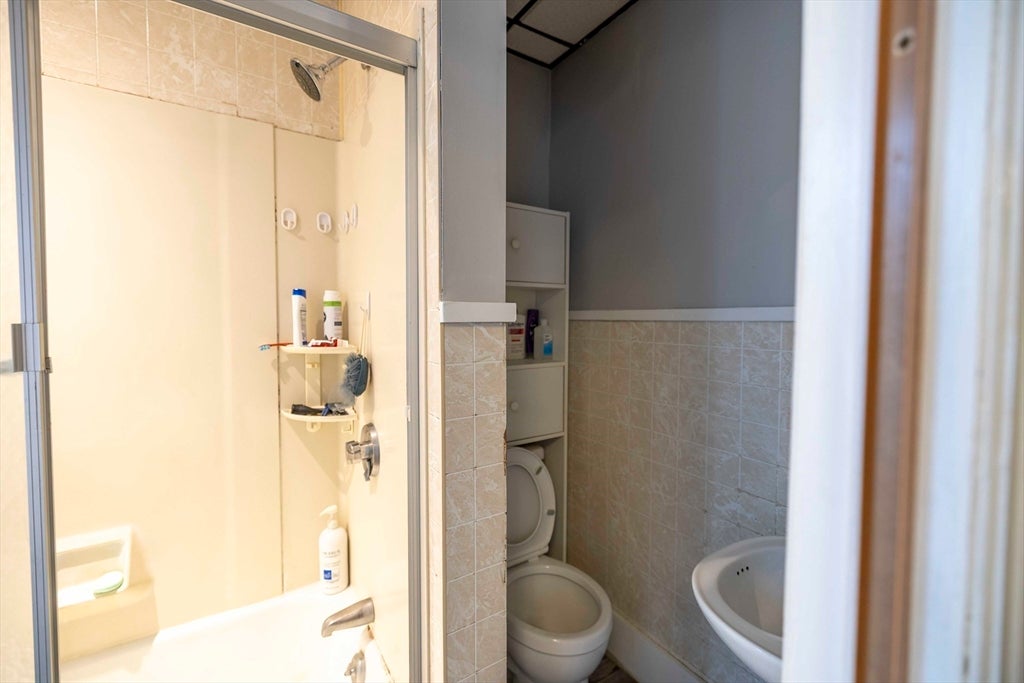 1025 Globe St, Fall River, MA, 1025 Globe St, Fall River, MA Photo #26