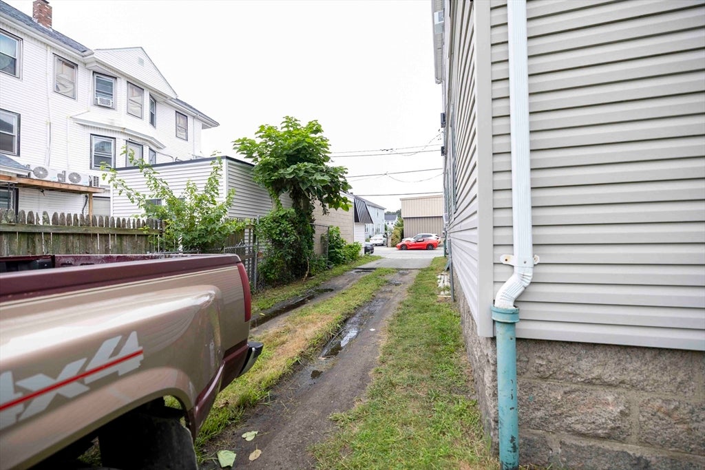 1025 Globe St, Fall River, MA, 1025 Globe St, Fall River, MA Photo #6