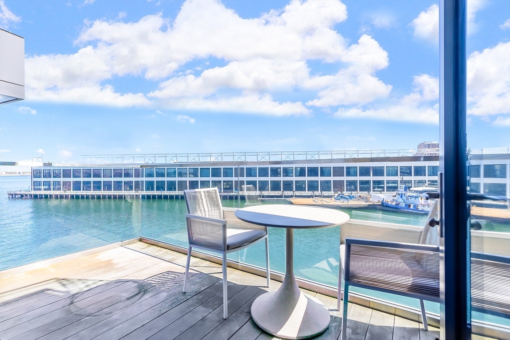 300 Pier 4 Blvd 4K