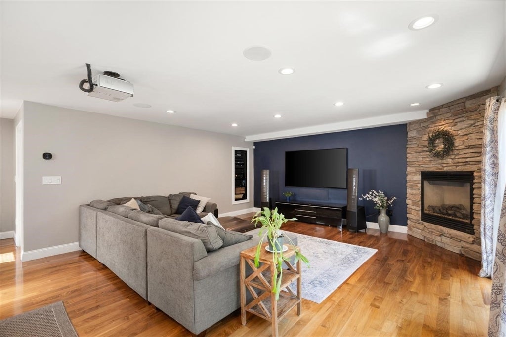33 Griffin Rd, Peabody, MA Photo #9