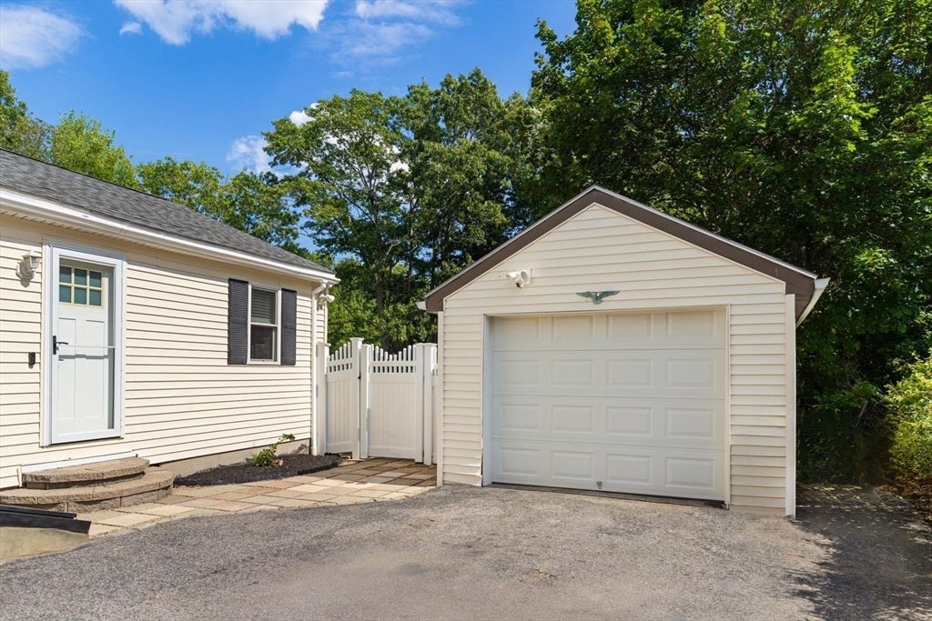 33 Griffin Rd, Peabody, MA Photo #34