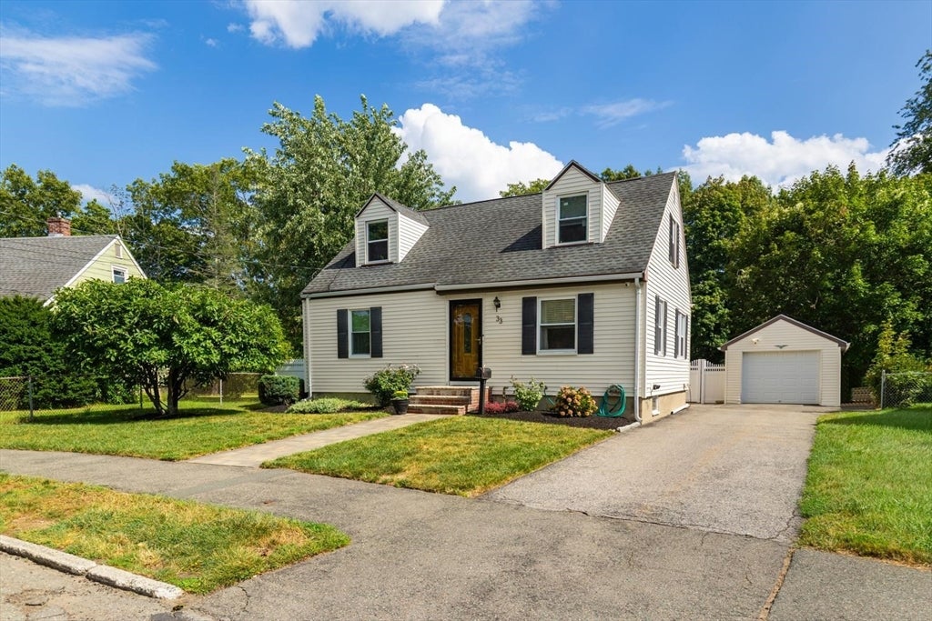 33 Griffin Rd, Peabody, MA Photo #2