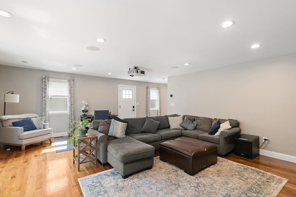 33 Griffin Rd, Peabody, MA Photo #11
