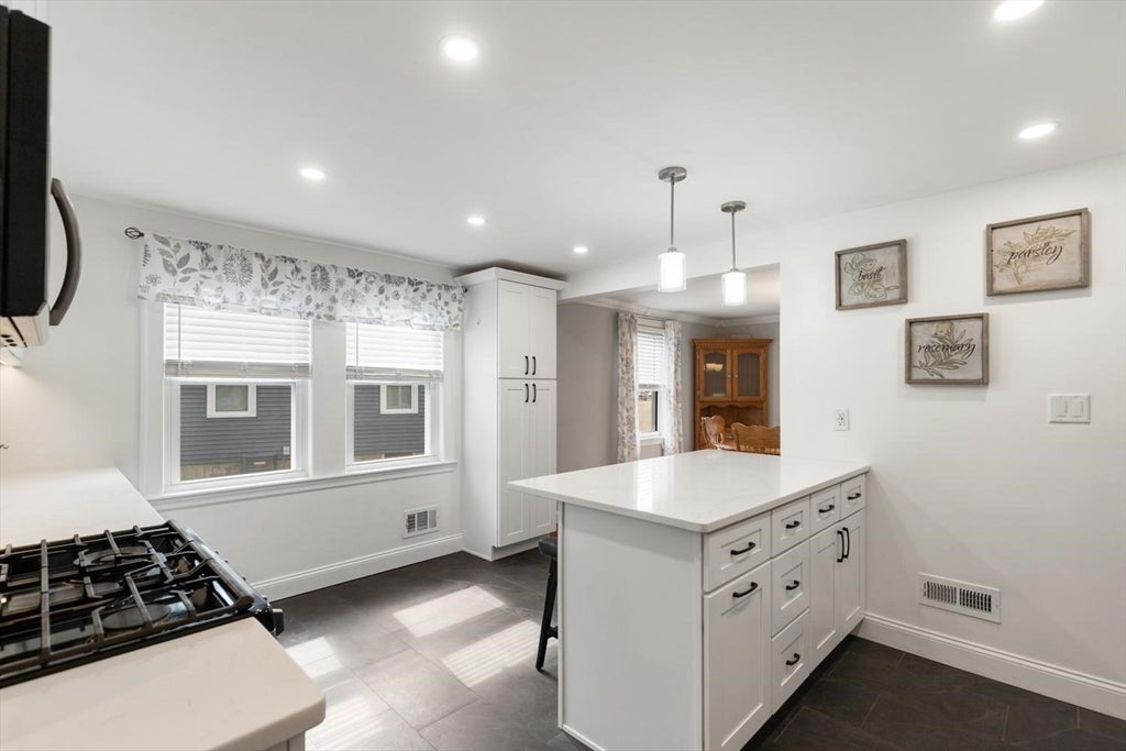 33 Griffin Rd, Peabody, MA Photo #7