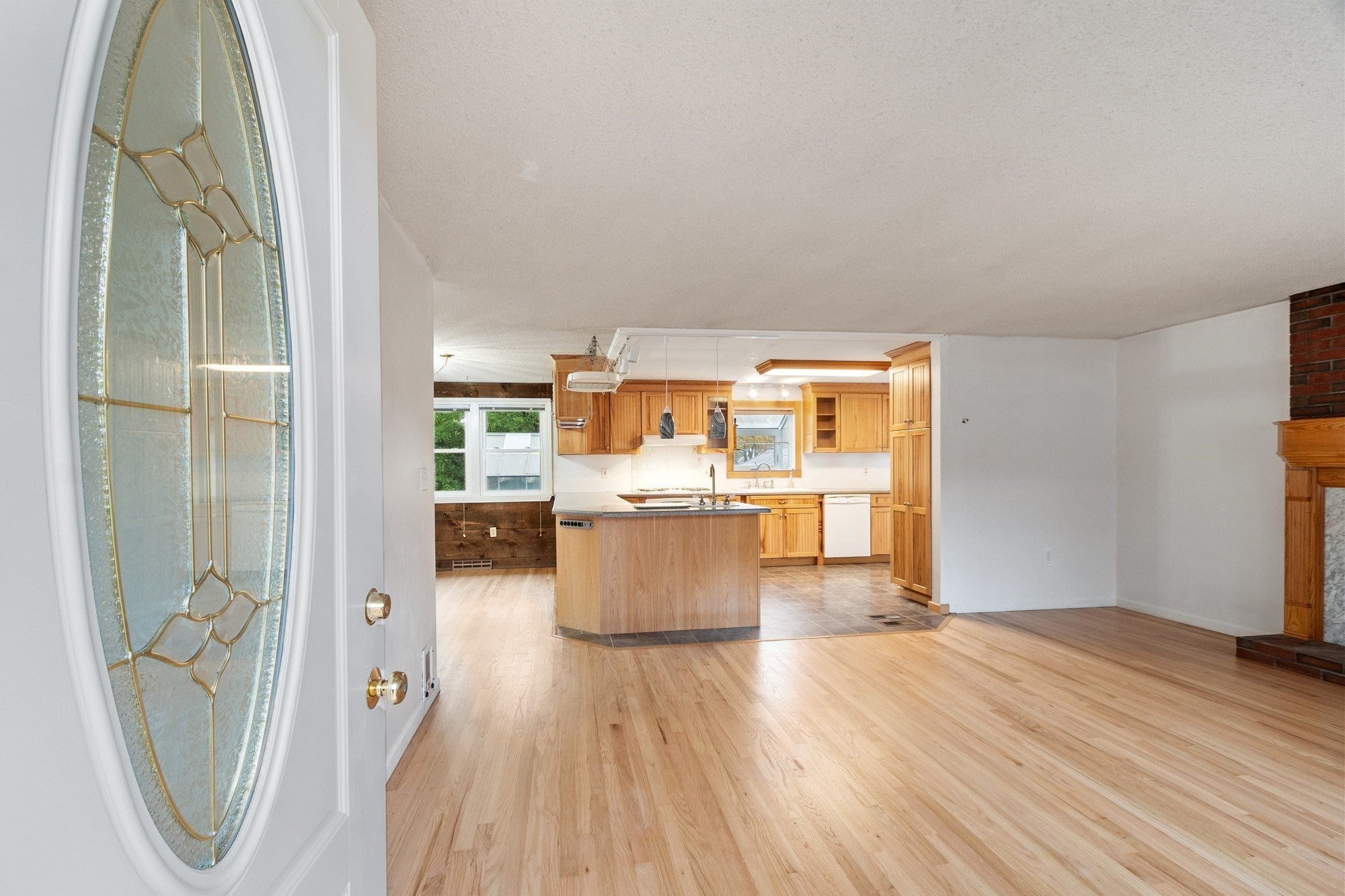 22 Doral Dr, Chelmsford, MA, 22 Doral Dr, Chelmsford, MA Photo #2
