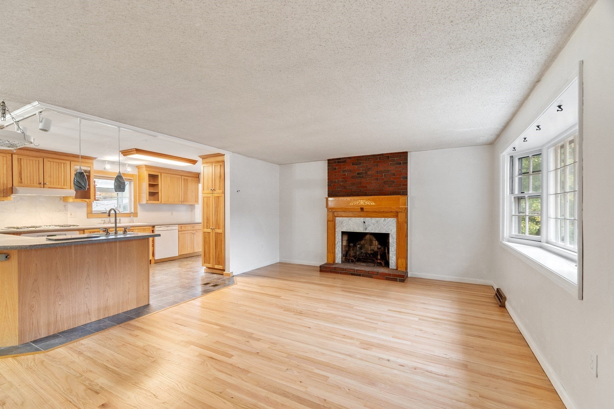 22 Doral Dr, Chelmsford, MA, 22 Doral Dr, Chelmsford, MA Photo #8