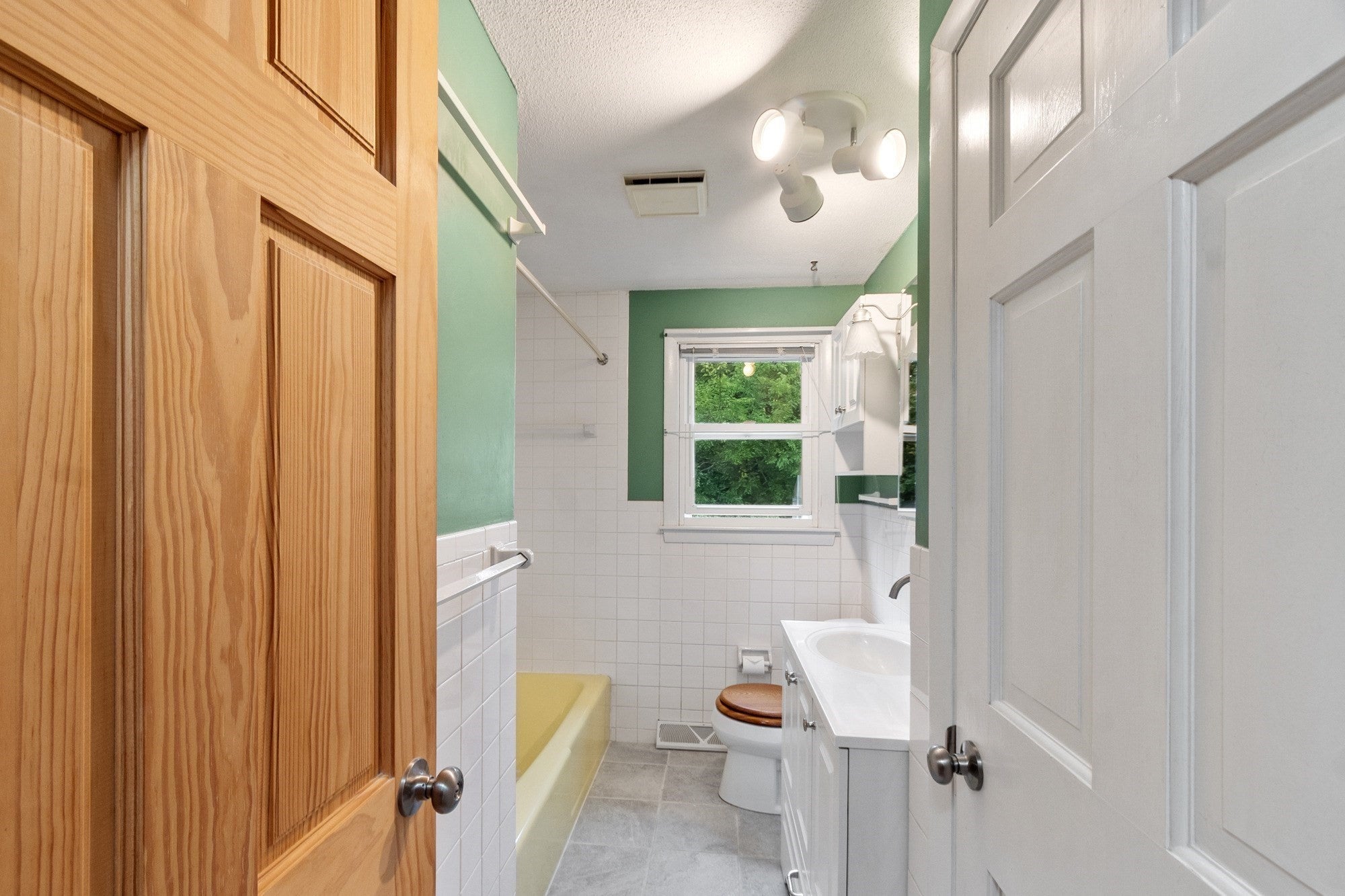 22 Doral Dr, Chelmsford, MA, 22 Doral Dr, Chelmsford, MA Photo #23