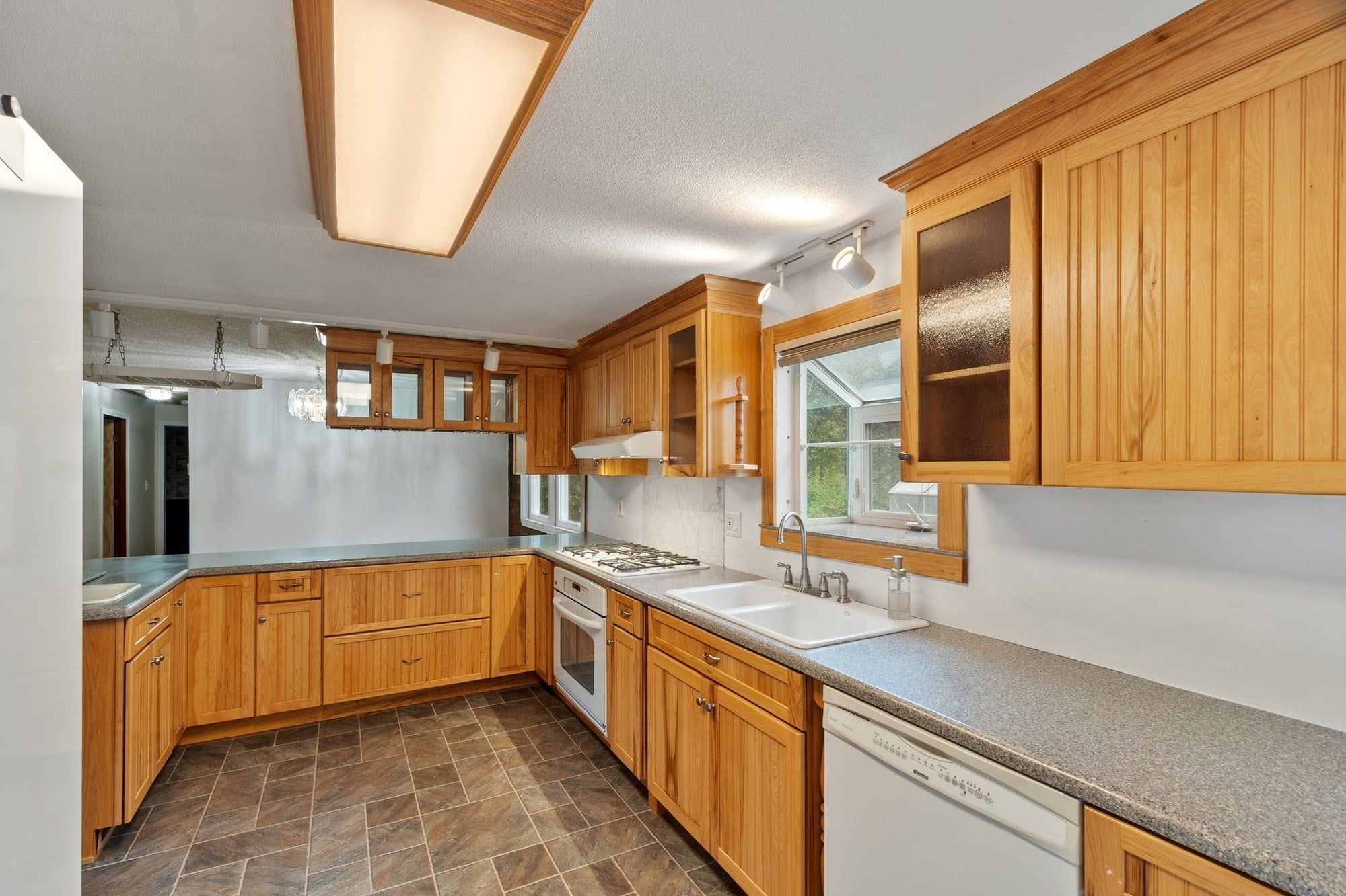 22 Doral Dr, Chelmsford, MA, 22 Doral Dr, Chelmsford, MA Photo #5
