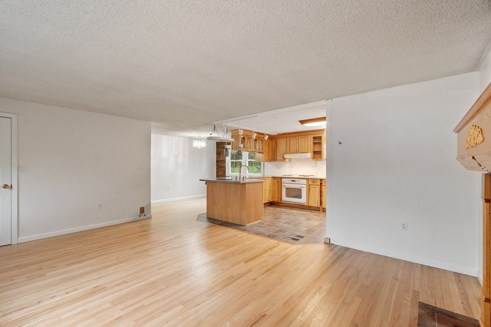 22 Doral Dr, Chelmsford, MA, 22 Doral Dr, Chelmsford, MA Photo #11