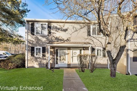 4 Village Brook Ln 4 Natick MA 01760