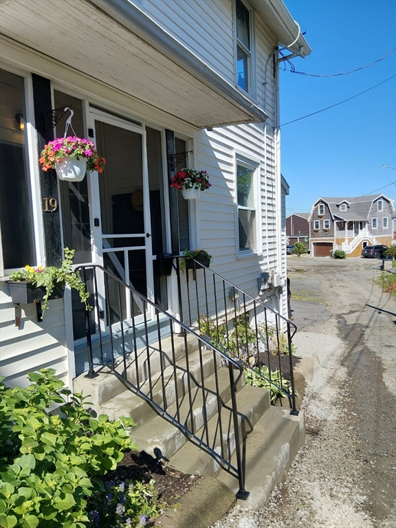 19 Brinsley St