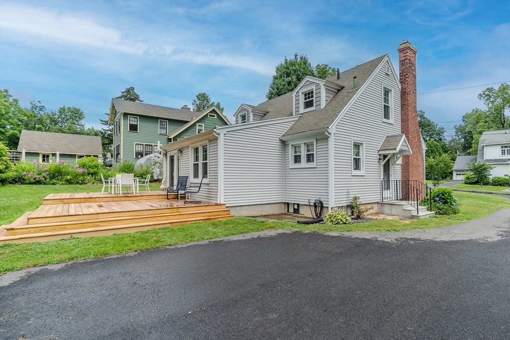 7 Burnett Ave