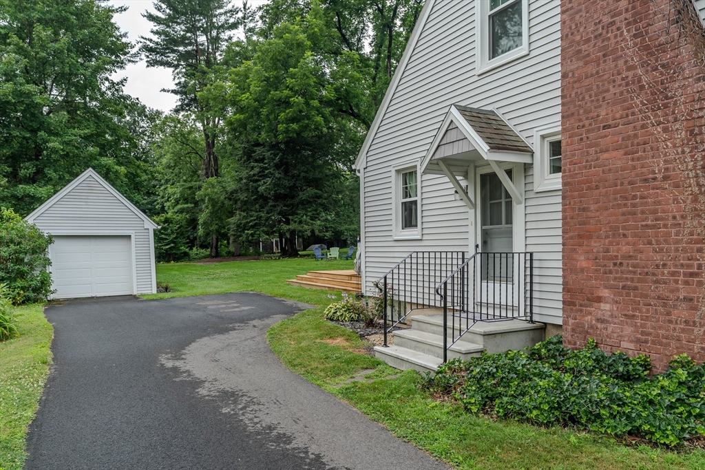 7 Burnett Ave