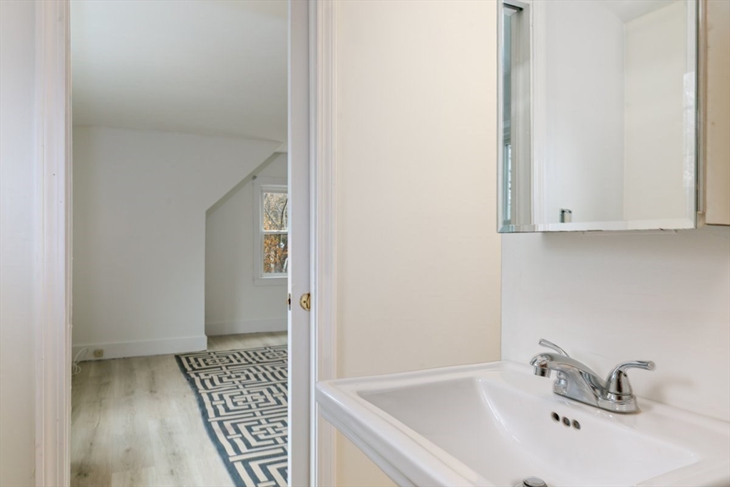 Methuen, Massachusetts 01844, United States, 4 Bedrooms Bedrooms, ,2 BathroomsBathrooms,Residential,Active,244396