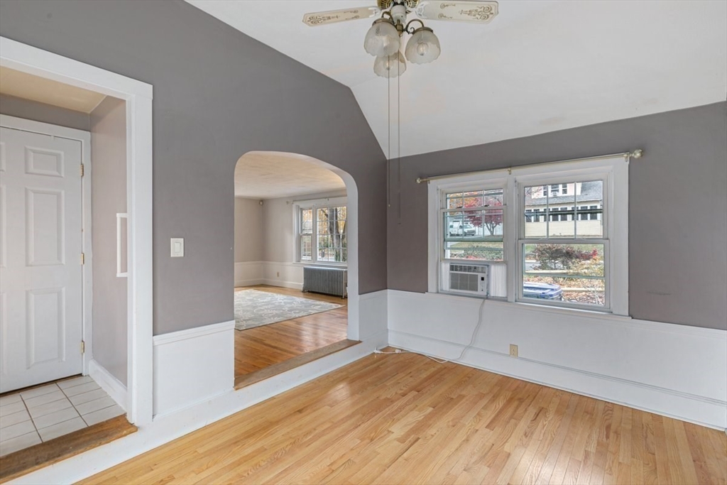 Methuen, Massachusetts 01844, United States, 4 Bedrooms Bedrooms, ,2 BathroomsBathrooms,Residential,Active,244396