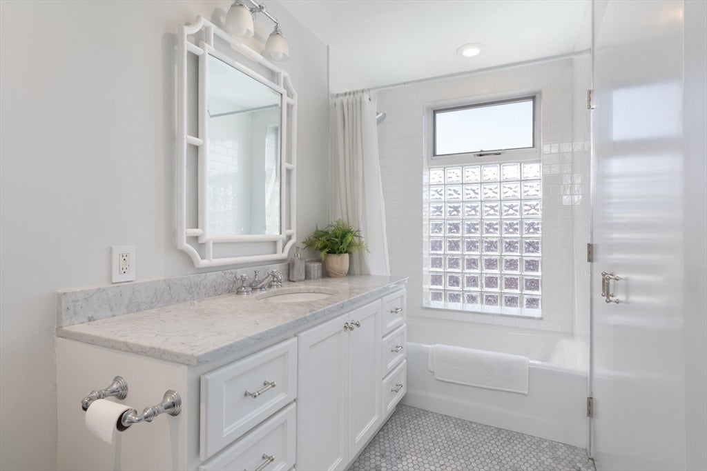 118 Pembroke St #2, Boston, MA Photo #13