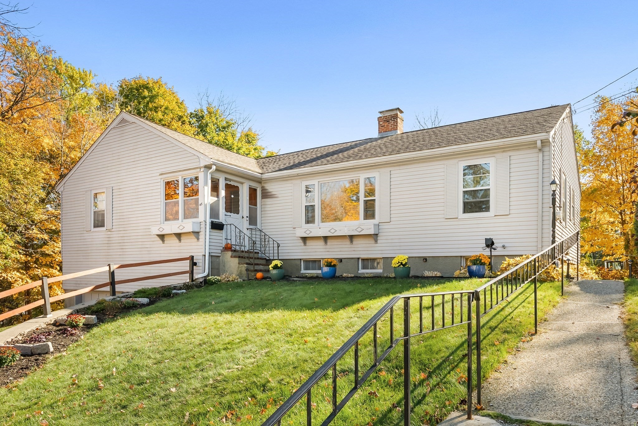 Photo of 45 Hillcrest Rd, Marlborough, MA