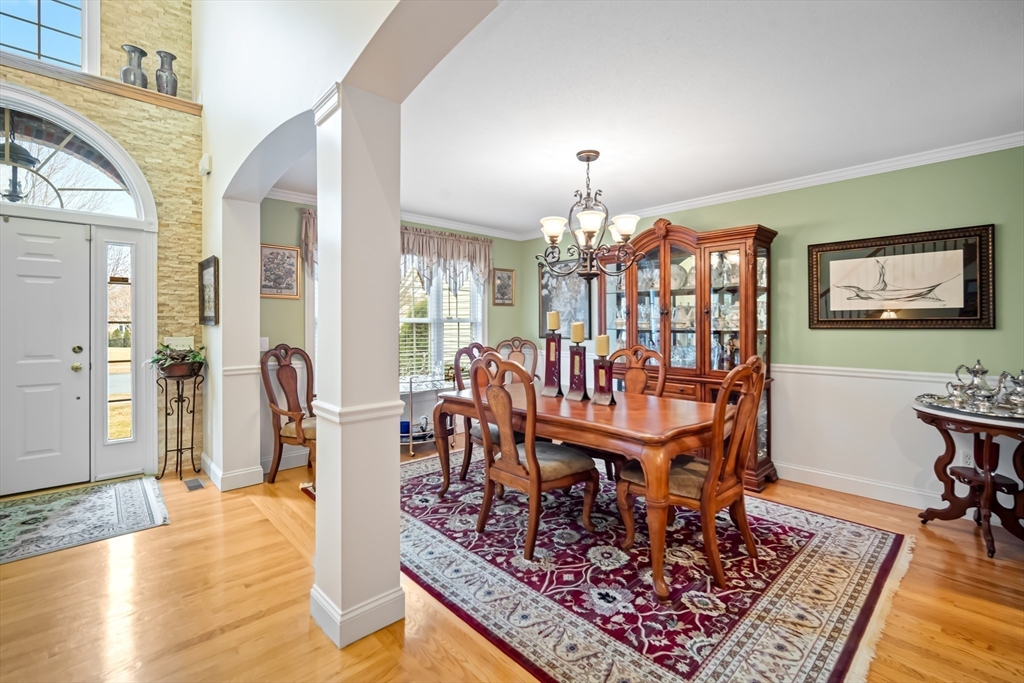 Westfield, Massachusetts 01085, United States, 4 Bedrooms Bedrooms, ,4 BathroomsBathrooms,Residential,Contingent,151995