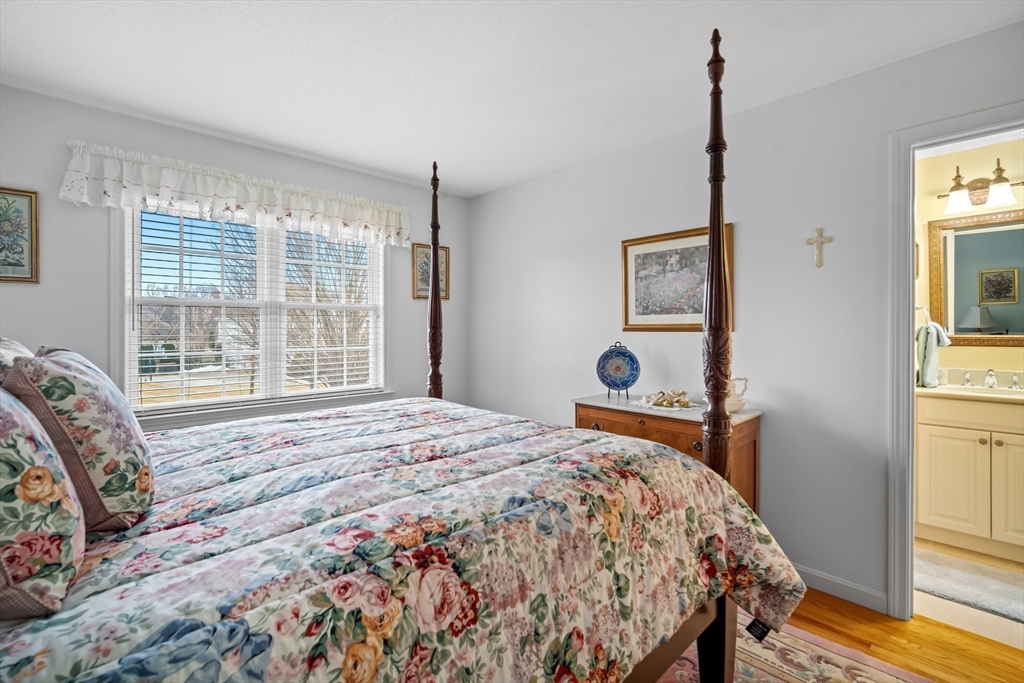 Westfield, Massachusetts 01085, United States, 4 Bedrooms Bedrooms, ,4 BathroomsBathrooms,Residential,Contingent,151995