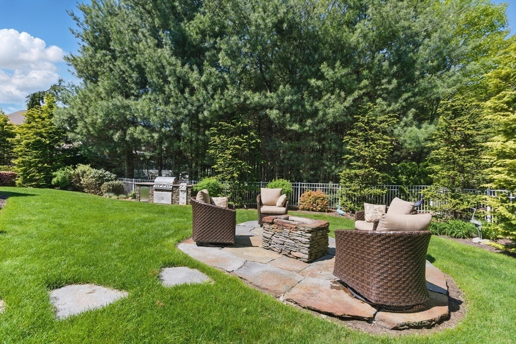 Westfield, Massachusetts 01085, United States, 4 Bedrooms Bedrooms, ,4 BathroomsBathrooms,Residential,Contingent,151995