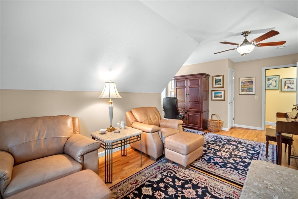 Westfield, Massachusetts 01085, United States, 4 Bedrooms Bedrooms, ,4 BathroomsBathrooms,Residential,Contingent,151995