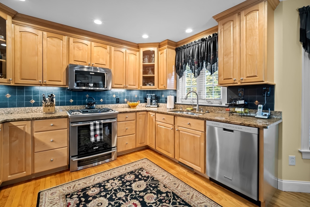 Westfield, Massachusetts 01085, United States, 4 Bedrooms Bedrooms, ,4 BathroomsBathrooms,Residential,Contingent,151995