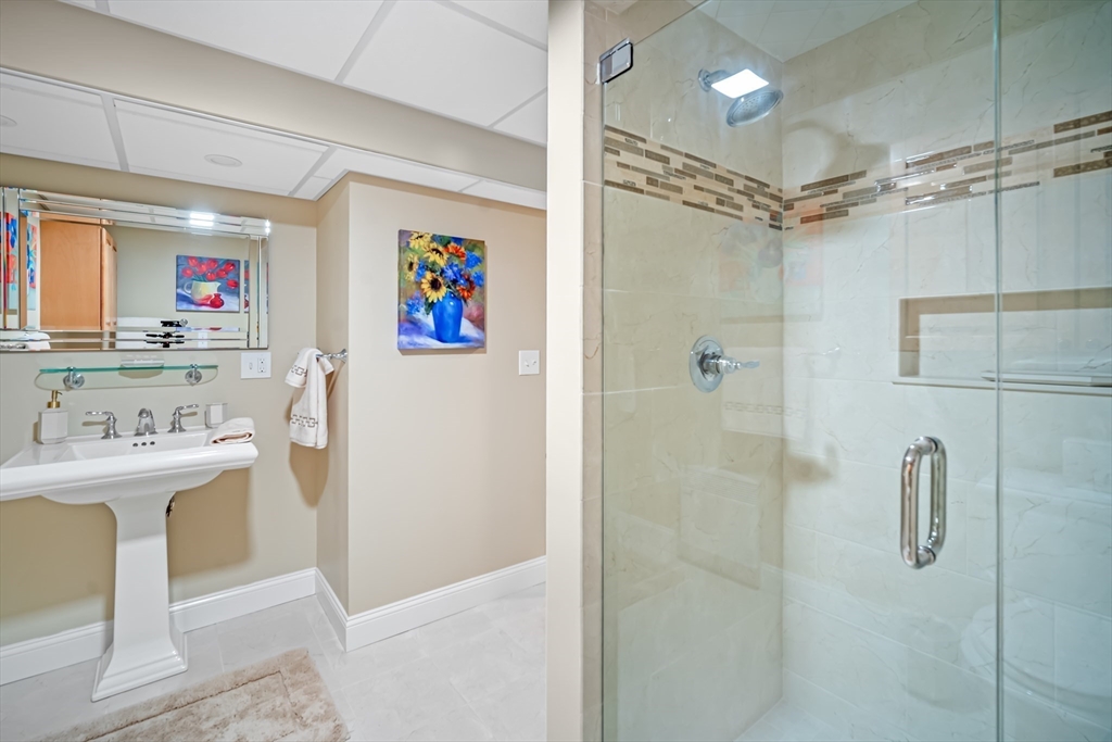 Westfield, Massachusetts 01085, United States, 4 Bedrooms Bedrooms, ,4 BathroomsBathrooms,Residential,Contingent,151995