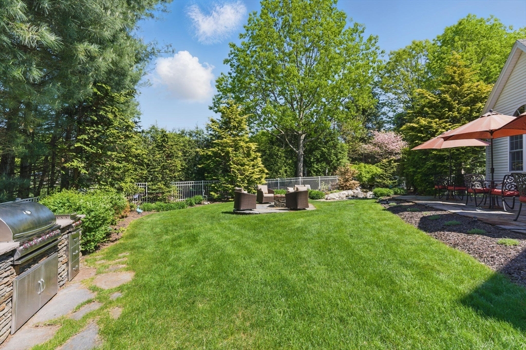 Westfield, Massachusetts 01085, United States, 4 Bedrooms Bedrooms, ,4 BathroomsBathrooms,Residential,Contingent,151995