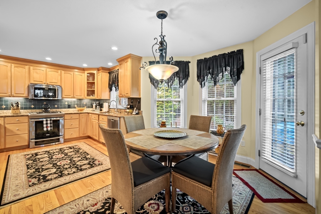 Westfield, Massachusetts 01085, United States, 4 Bedrooms Bedrooms, ,4 BathroomsBathrooms,Residential,Contingent,151995