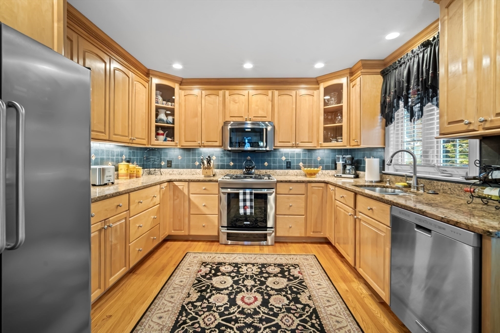 Westfield, Massachusetts 01085, United States, 4 Bedrooms Bedrooms, ,4 BathroomsBathrooms,Residential,Contingent,151995