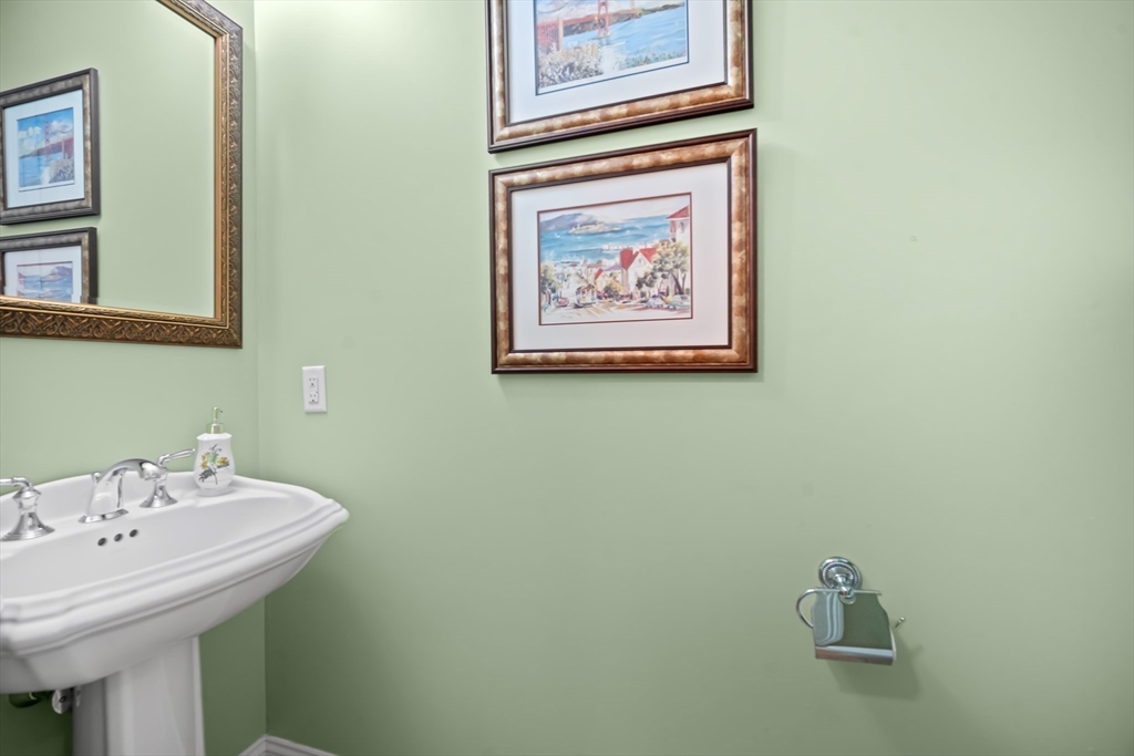 Westfield, Massachusetts 01085, United States, 4 Bedrooms Bedrooms, ,4 BathroomsBathrooms,Residential,Contingent,151995