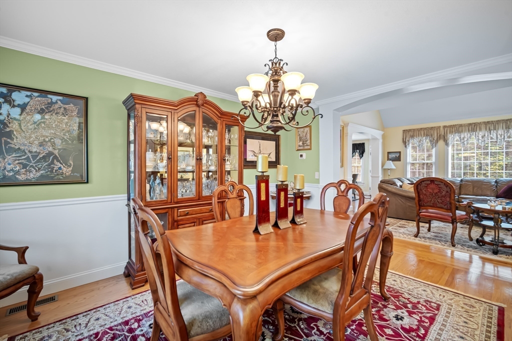 Westfield, Massachusetts 01085, United States, 4 Bedrooms Bedrooms, ,4 BathroomsBathrooms,Residential,Contingent,151995