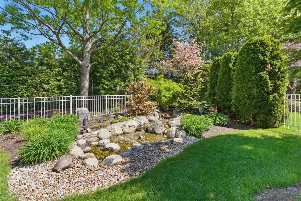 Westfield, Massachusetts 01085, United States, 4 Bedrooms Bedrooms, ,4 BathroomsBathrooms,Residential,Contingent,151995