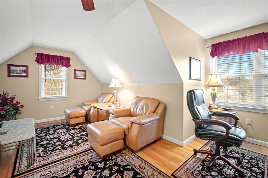 Westfield, Massachusetts 01085, United States, 4 Bedrooms Bedrooms, ,4 BathroomsBathrooms,Residential,Contingent,151995