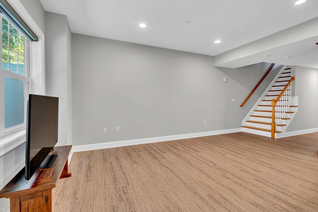 1455 Main St 8