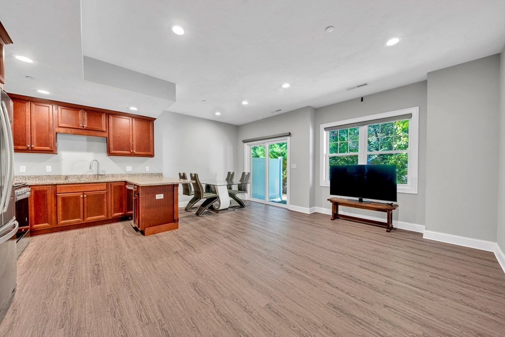 1455 Main St 8