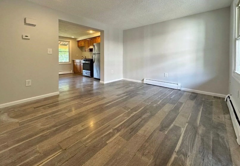 Springfield, Massachusetts 01107, United States, 3 Bedrooms Bedrooms, ,2 BathroomsBathrooms,Residential,Active,218475