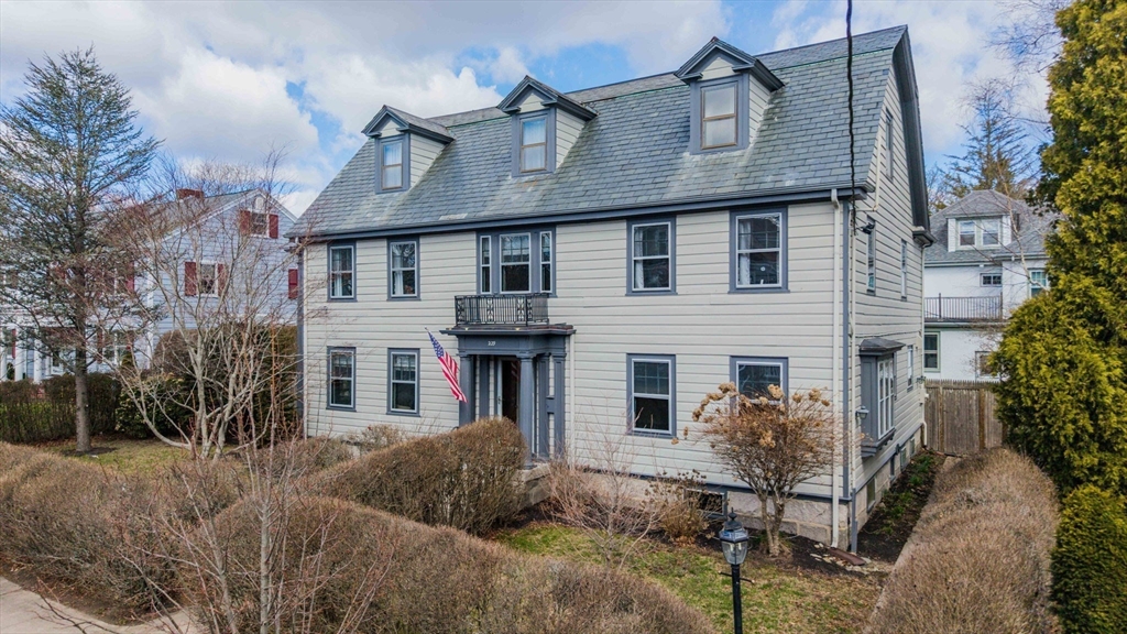 229 Hawthorn St