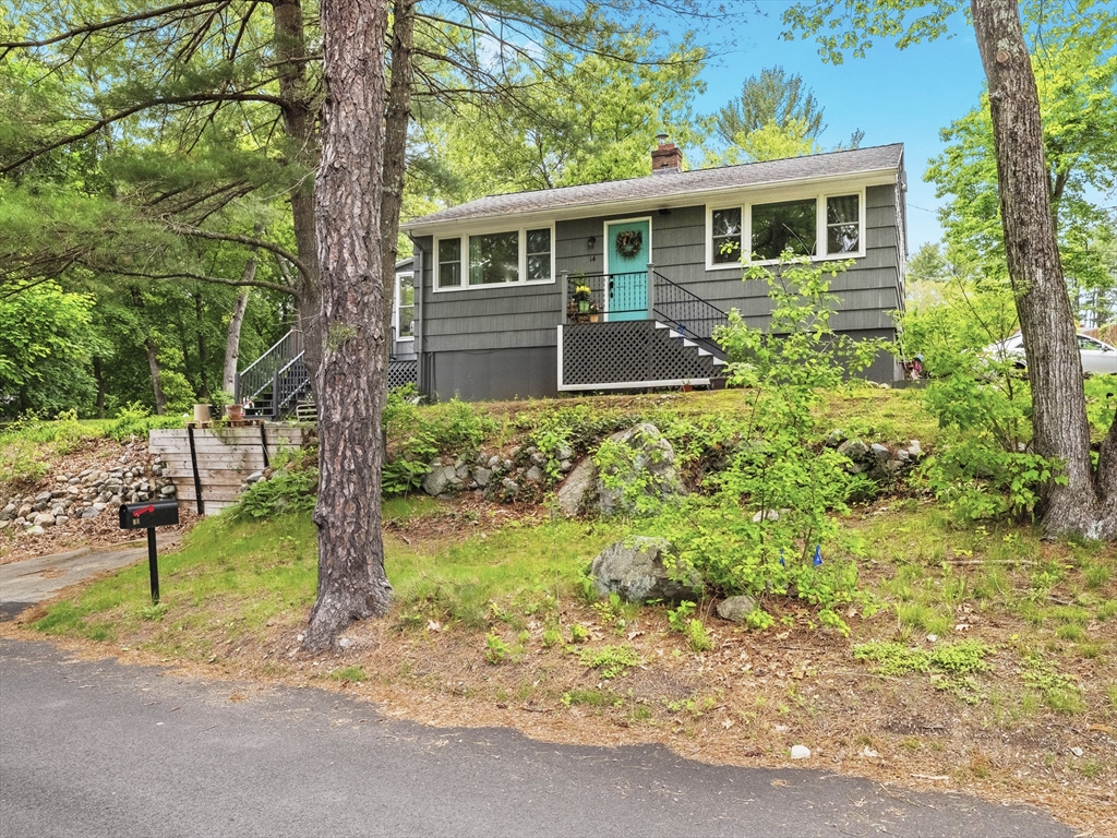 14 Riverside Dr