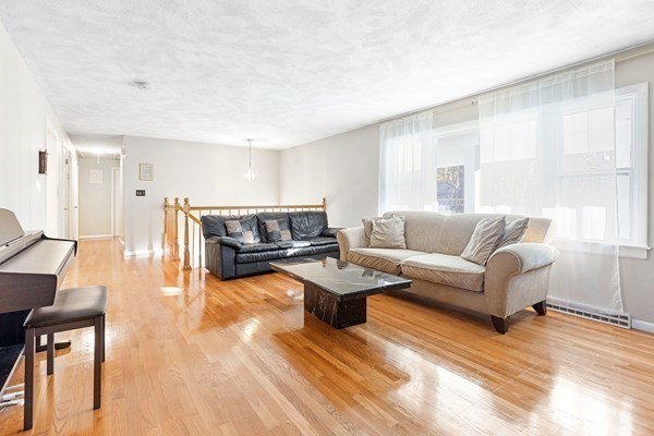 19 Osgood St